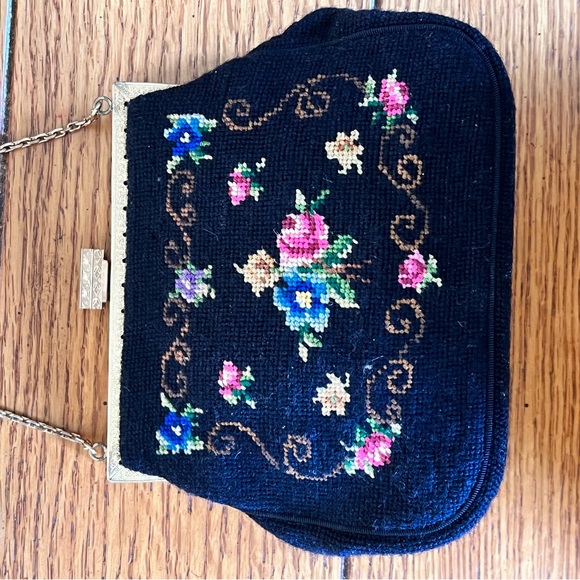 Spectacular Vintage Pettipoint Purse with Kisslock Change Purse and Mirror - Picture 8 of 15